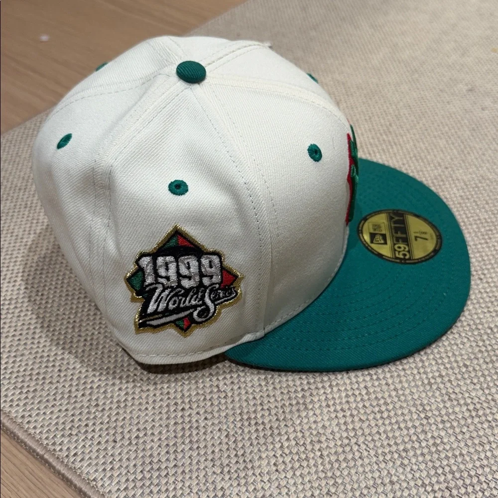 New Era Cream New York Yankees Chrome 59FIFTY Men’s Fitted Hat Brand new‎